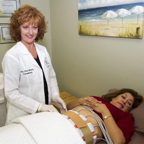 Med Spa Dickinson TX Sondra Browne Performing BioLipo Treatment